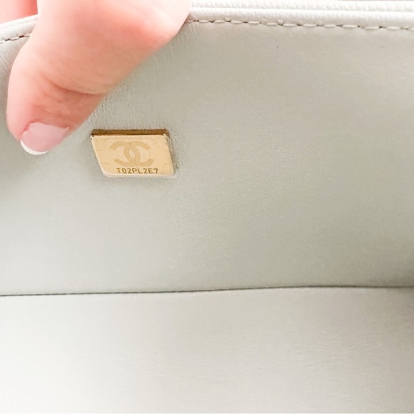 Chanel 23C Small Chevron Boy Gris Caviar Leather Chain Shoulder Bag - Picture 12 of 16